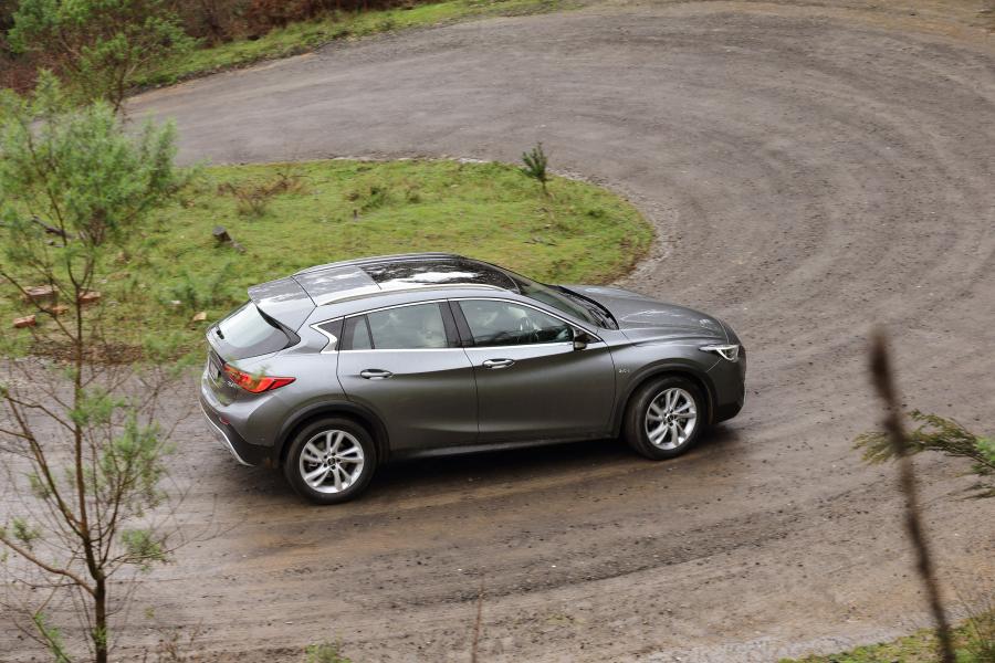  Infiniti QX30 2.0t AWD 2016 года  (AU) (фото 27 из 30)